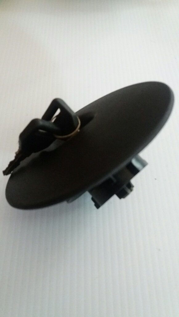 renault clio locking fuel tank cap